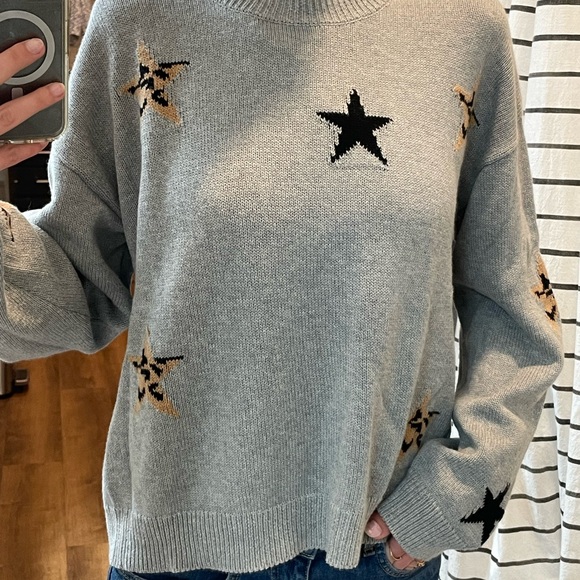 Rails Gray Sweater with Black and Tan Star Accents - Picture 1 of 5